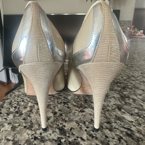 Manolo Blahnik Patent Leather Pumps Size 9.5 - Picture 3 of 13